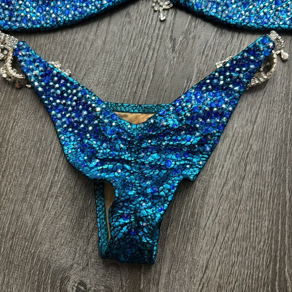 Ravish Sands competition bikini - Picture 5 of 5